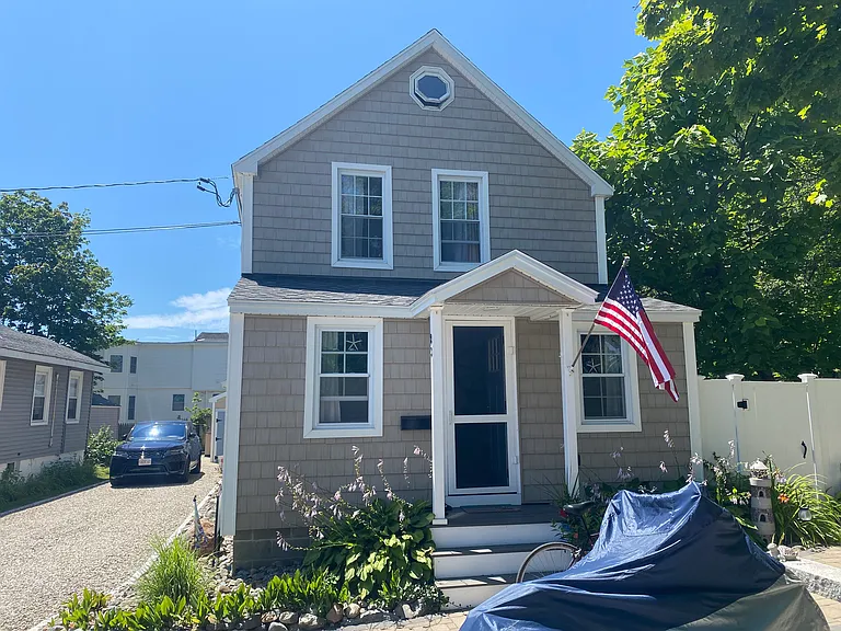 215 Main St — Photo 12