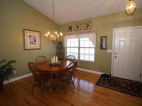 2nd image of 389 Wyndham Park N