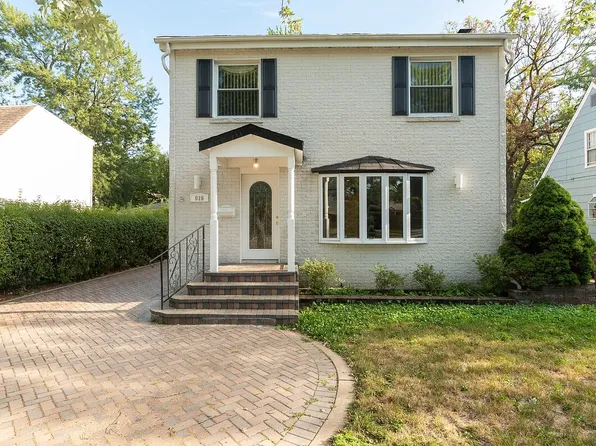 919 Greenwood Ave, Deerfield, IL 60015