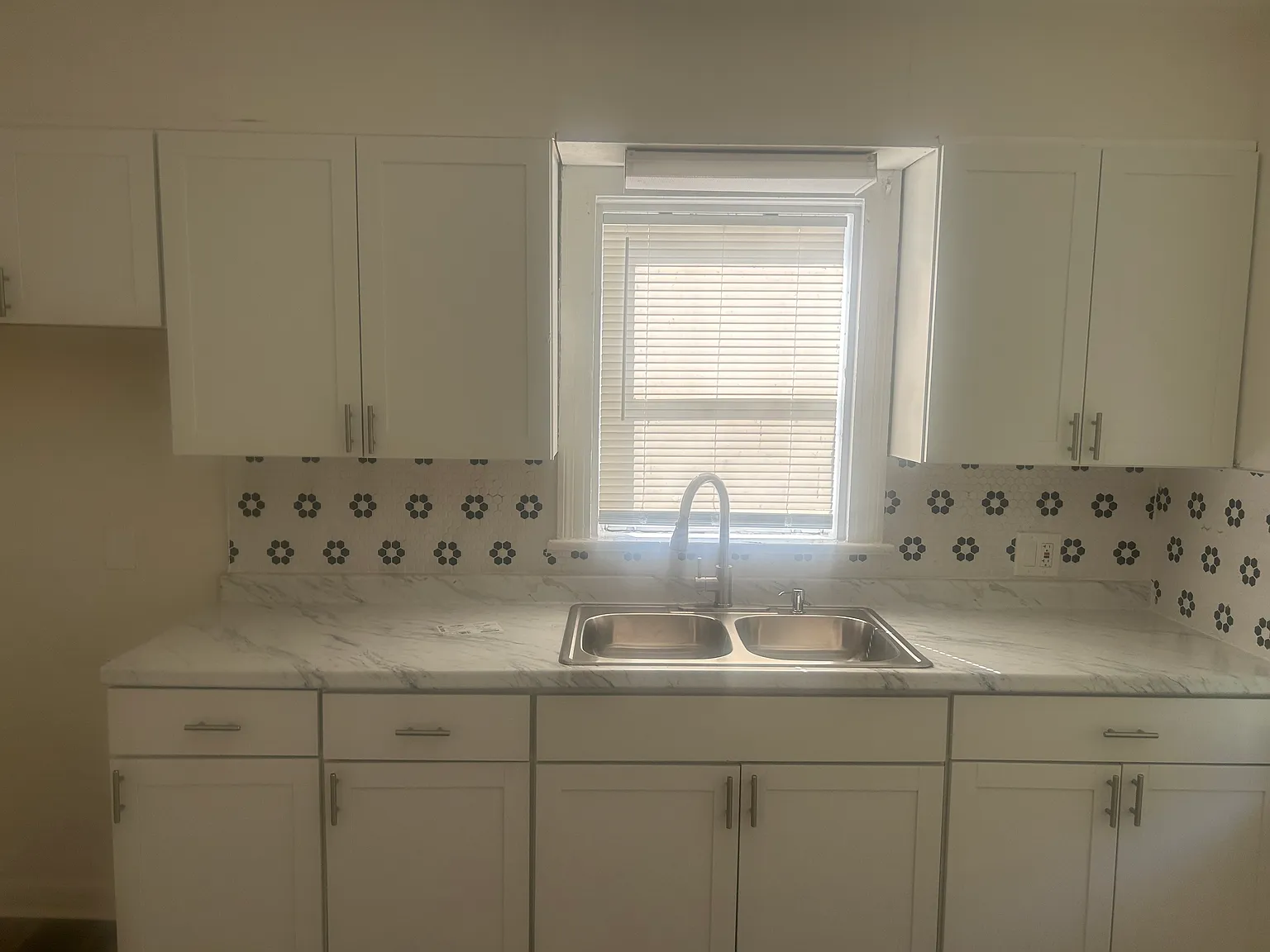 5 bed, 1313 sqft, $1,375 — Photo 3