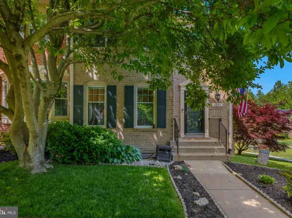 4825 Carriagepark Rd, Fairfax, VA 22032