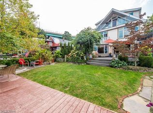 327 S Island Dr, Rocky River, OH 44116