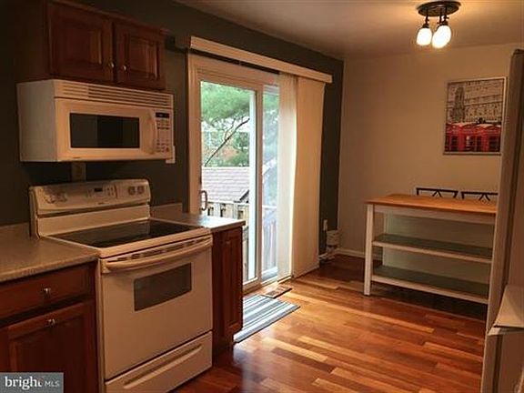 5th image of 10627 Lakeside Oak Ct