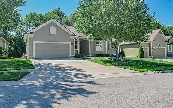 2nd image of 413 NE Thornberry Pl
