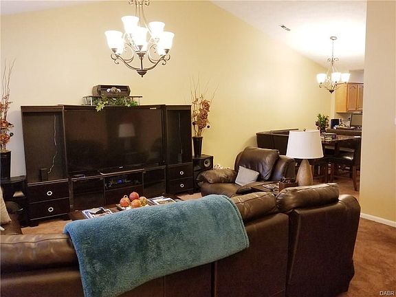 3rd image of 4023 Twin Lakes Cir