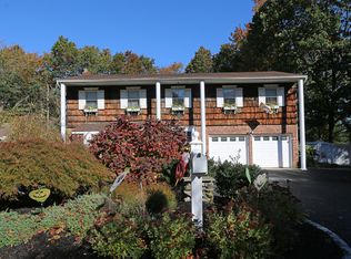 11 Willow Ln, Kings Park, NY 11754