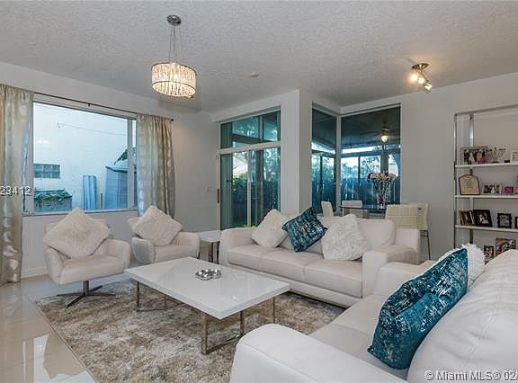 5th image of 3940 Hyde Park Cir