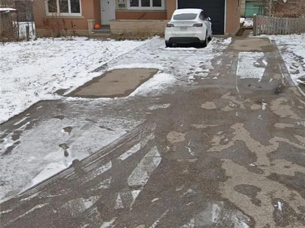 114 Doon Valley Dr, Kitchener, ON N2P 1B2