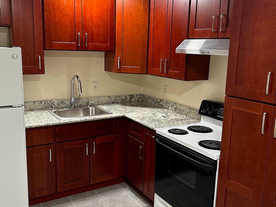 1st image of 993 Helen Ave #3