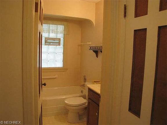 3rd image of 7605 Renwood Dr
