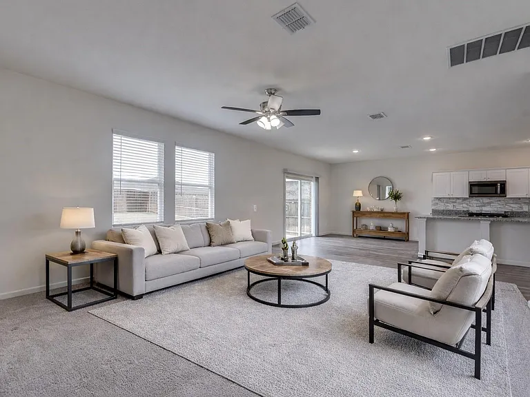 767 Camden Dr — Photo 2