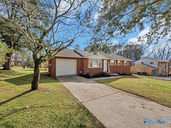 2nd image of 2626 Valley Brook Dr NE