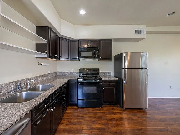 4th image of 1536 W 11th Pl Unit 1/2