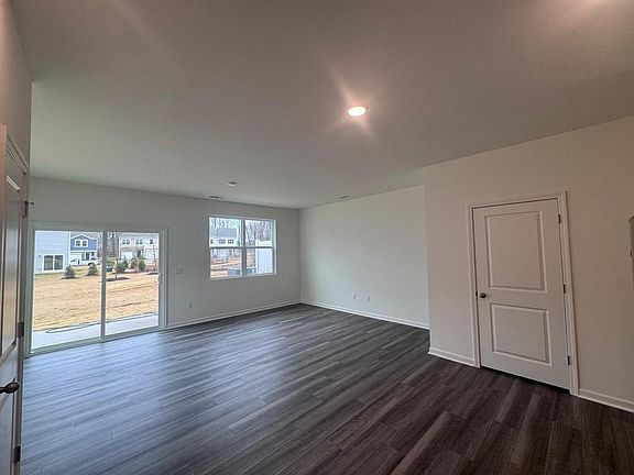 5th image of 1112 Dakine Dr