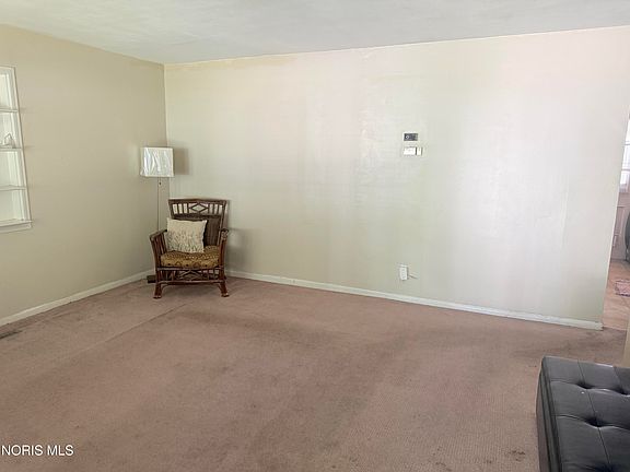 3rd image of 102 Friars Ln