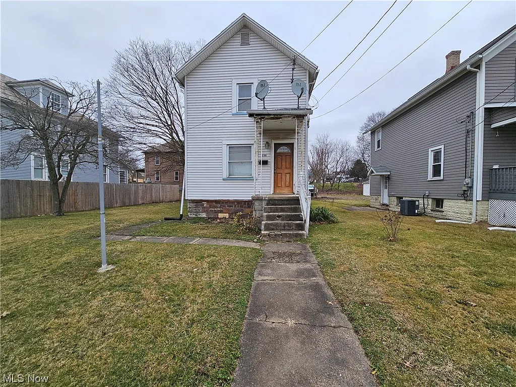 298 W Main St photo 1