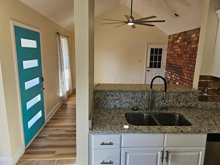 303 Twin Lakes Blvd — Photo 4