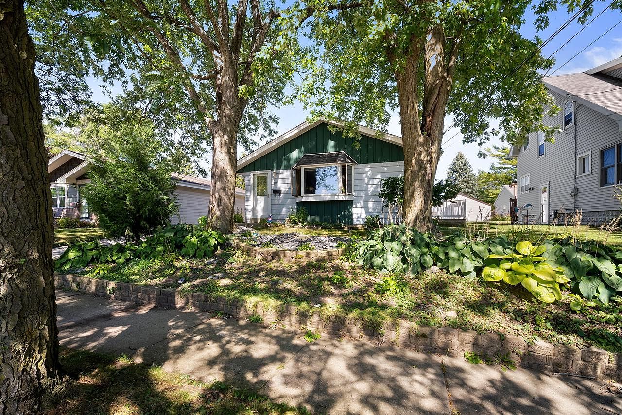 1908 Paradise STREET, Waukesha, WI 53188 | Zillow 1908 Paradise STREET, Waukesha, WI 53188 | Zillow