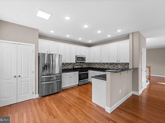 5th image of 1805 N Greenleese Dr
