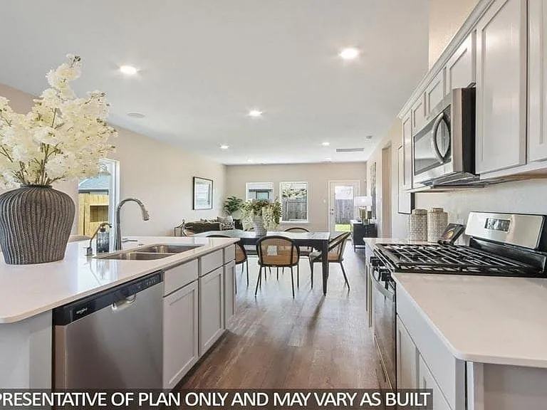 559 Belle Springs Ln — Photo 2