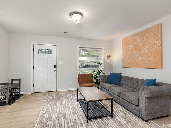 5th image of 618 Kensington Ave