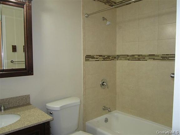 5th image of 300 Piermont Ave APT 3F