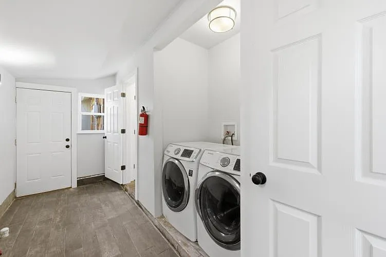 1745 S Gary Pl — Photo 27