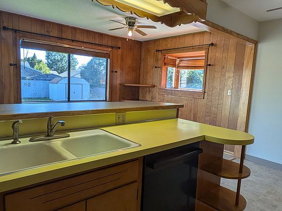 3rd image of 1606 1st Ave SE