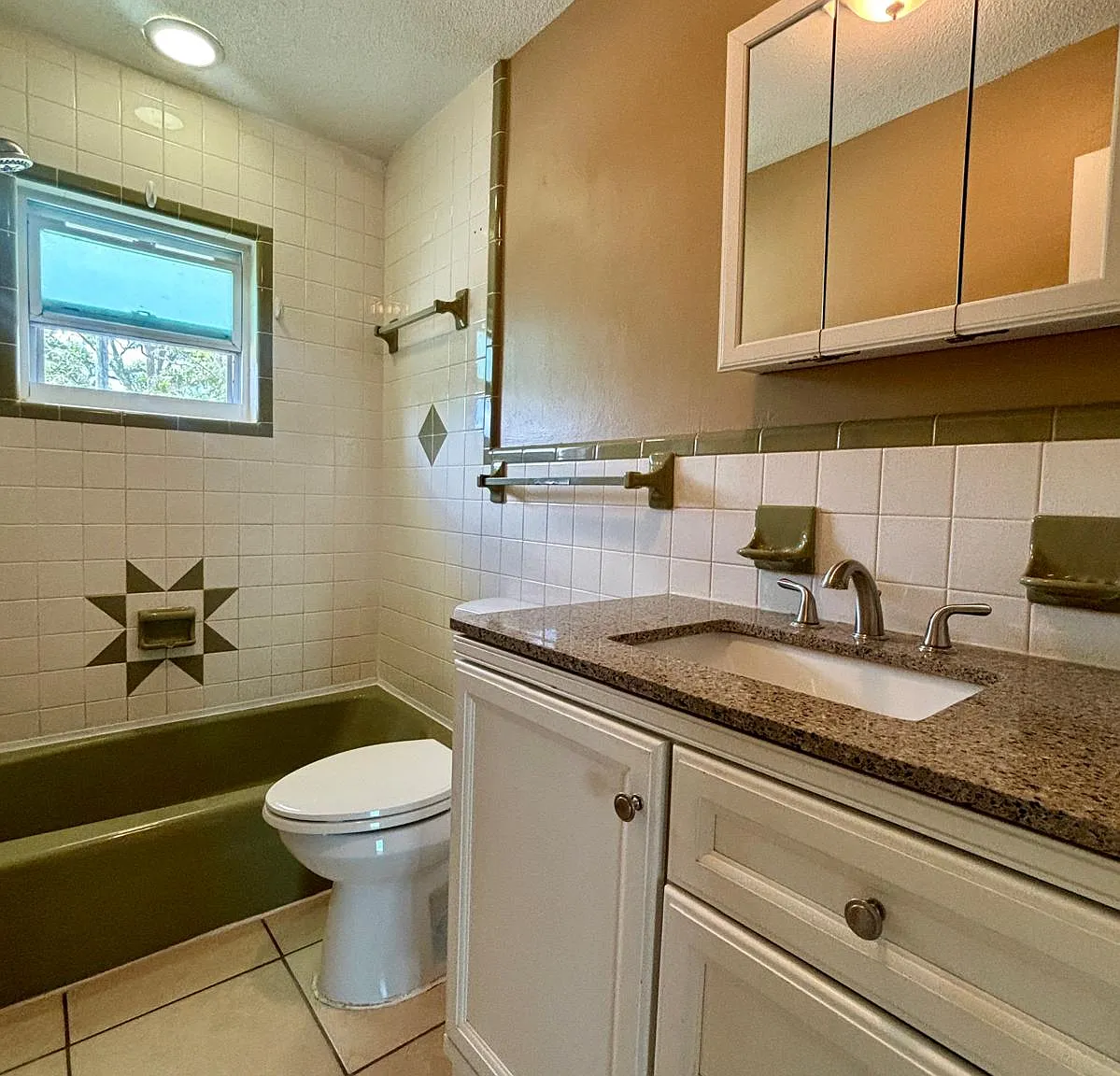 105 S Spring Blvd — Photo 4
