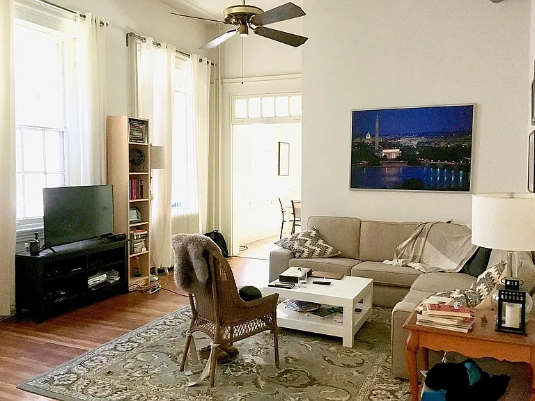1929 Chestnut St #2R — Photo 3