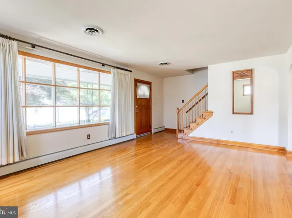 5707 Redmond St, Baltimore, MD 21225