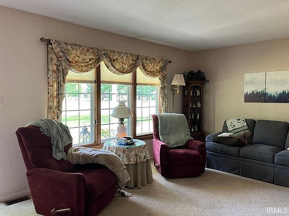 3rd image of 719 Shady Ln