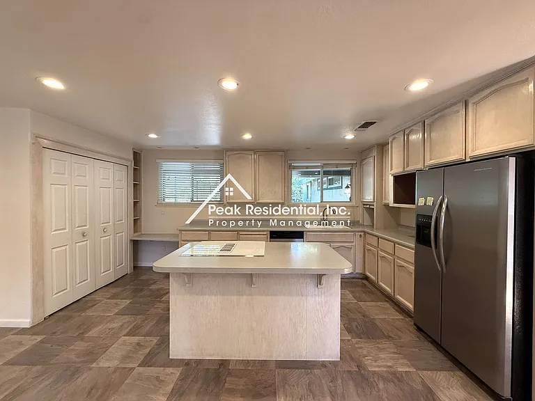 4301 Cottage Way — Photo 11