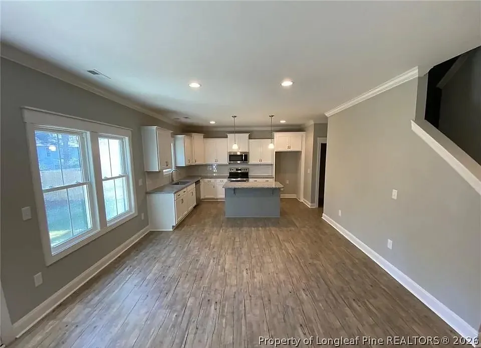 5 bed, 3.0 bath, 2444 sqft, $2,400 — Photo 4