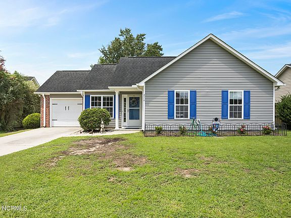 2nd image of 216 Gardenview Court NE