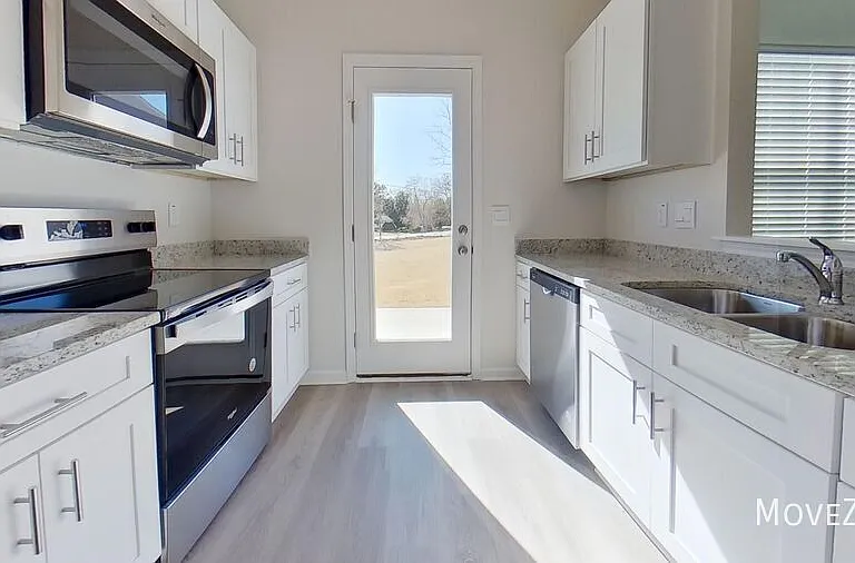 5403 Avery Dr — Photo 2