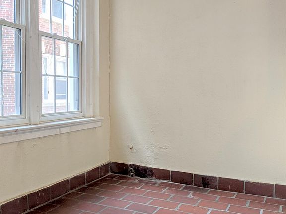 5th image of 5 Craigie Cir APT 35