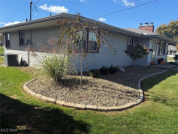 3rd image of 2721 Algonquin Dr