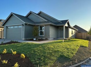 1805 SE Blueberry St, Dallas, OR 97338