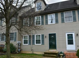 664 Emerald Dr, Lancaster, PA 17603