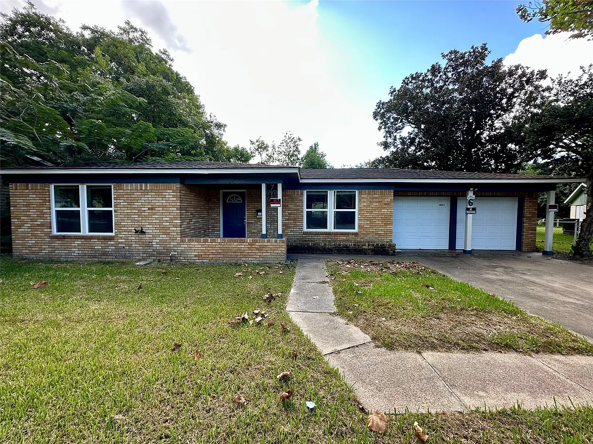 Building Photo - 6 Southlawn Cir