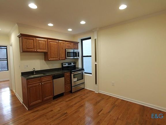 3rd image of 574 W 161st St #C3
