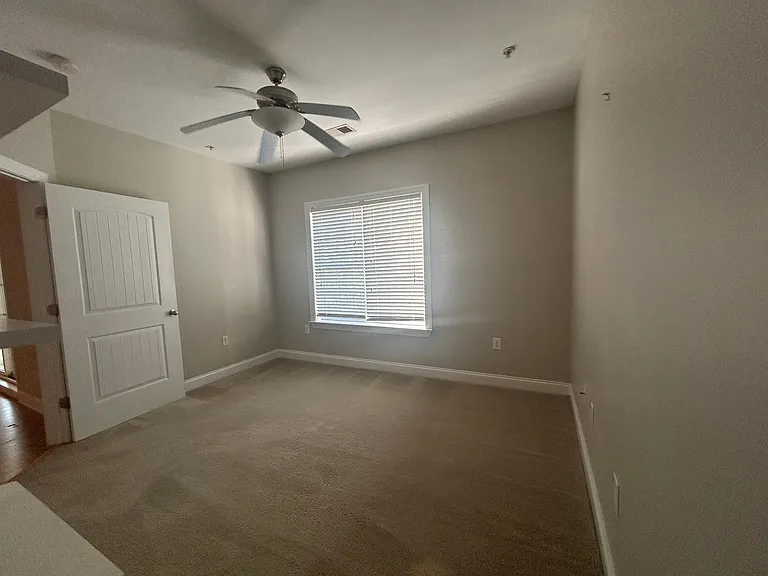 300 Gateway Dr — Photo 18