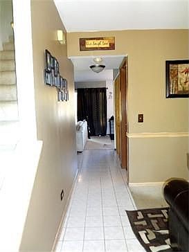 2nd image of 955 Hartwood Dr