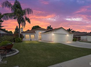6611 Radio Flyer Dr, Bakersfield, CA 93312