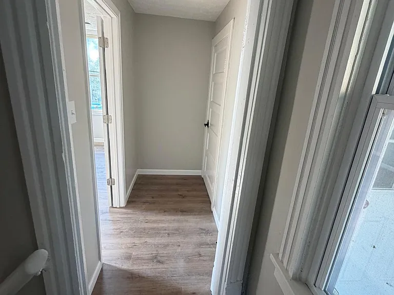 215 Latimer Ave — Photo 11