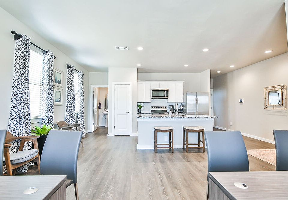 1st image of 209 Brooke Blvd