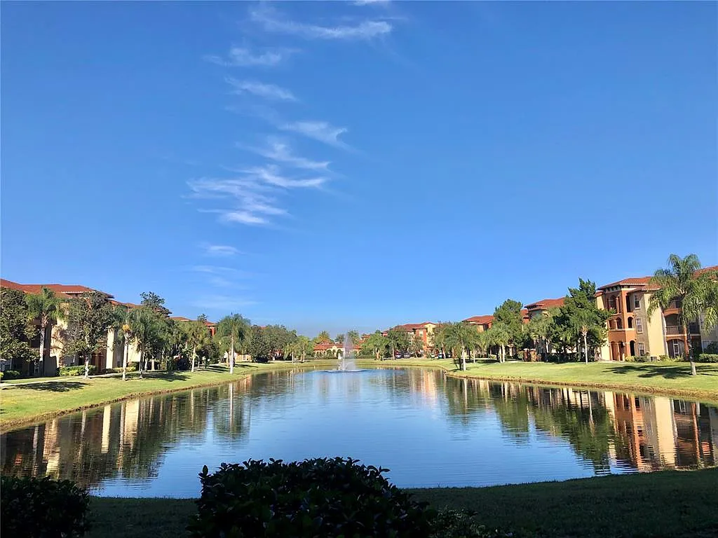 2 bed, 2.0 bath, 1073 sqft, $1,650 — Photo 2