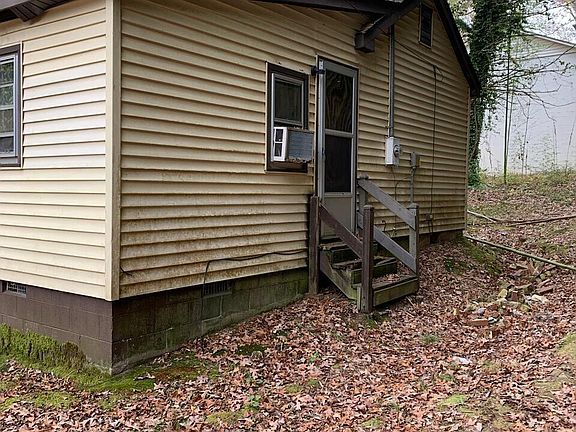 4th image of 303 Carolina Street