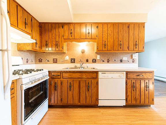 3rd image of 16733 Forest Ave APT 1S